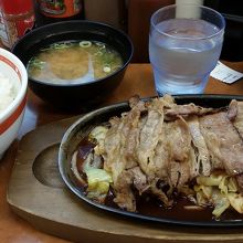 焼肉定食　５５０円　安〜い