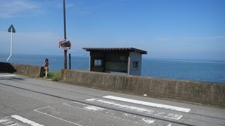 妄想膨らむ海沿いのバス停