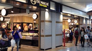 新大阪駅改札内のお土産屋さん