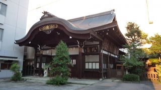 本殿は公家の一条家の書院を移築したもの