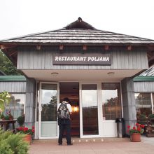 ホテル・ベルビューの隣です