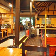 私達はレストランに入りました