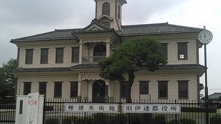 種徳美術館の隣