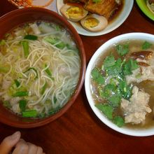 つみれ餡かけ御飯、豚の腸入りスープ&麺