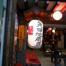 たくさんの地元の方がお参りしています