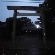 早朝の雨の中の安久美神戸神明社