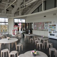 広くて開放的な無料休憩所