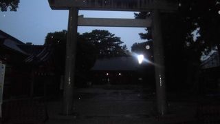 早朝の雨の中の安久美神戸神明社