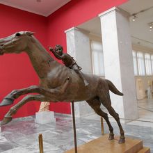 馬上の少年像