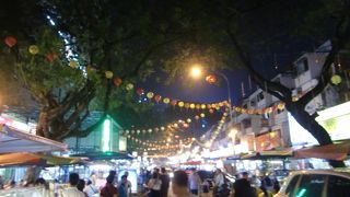 観光客も入りやすい屋台街