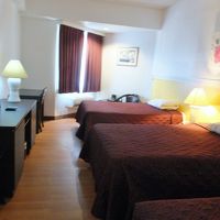 ３人一室ですが、ショボイ簡易なベッドではなかったです。