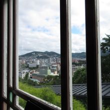 正面は他のお客さんが座ってらしたので…