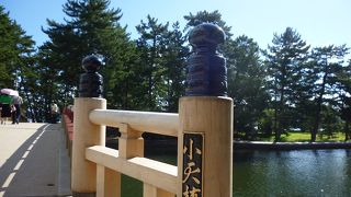 船が通るとき回転します