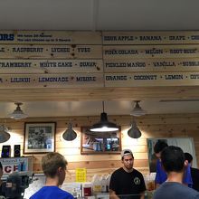 外にも中にも人が！