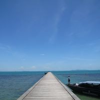 海に向かうホテルの桟橋