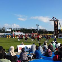 各地区の代表者が２５分間踊ります