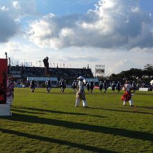 各地区の代表者が２５分間踊ります