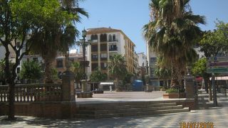 陶器で装飾された公園と言えます。