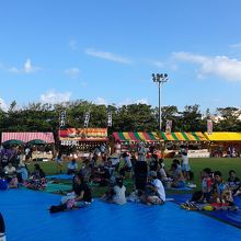 各地区の代表者が２５分間踊ります