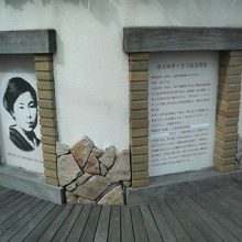 肖像や生い立ちなどが書かれていました。