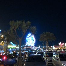 夜の景色観覧車がライトアップされます