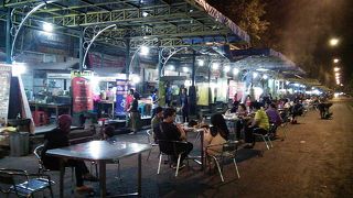 夜は歩行者天国になりますが…