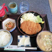 税込７００円の定食がお得で美味しい。