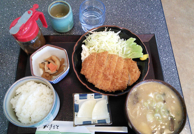 税込７００円の定食がお得で美味しい。