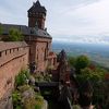 重量感のあるいい城，山にそびえる姿もいい