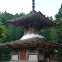 北条政子寄進の国宝・多宝塔。大きく、立派