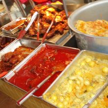 入口ではお惣菜も販売！