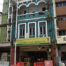 お昼時は凄い人の数！