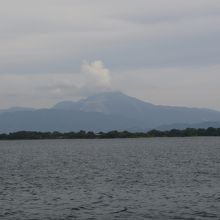 伊吹山を右に見ながら