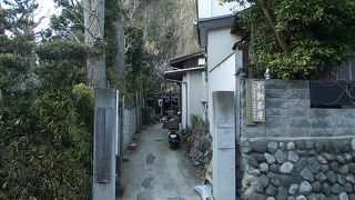 人の家の庭の奥