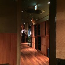 店内・入り口付近