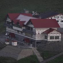 畳平ではビジターセンターや飲食施設もあります