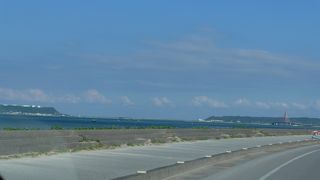 島を結ぶ海中道路