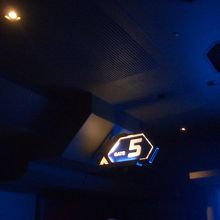 おそろいの服でイケイケのお姉さんたちとい一緒になった…