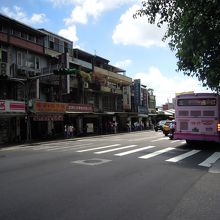 横断歩道を渡ってOKコンビニ側
