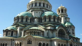 ブルガリア最大でもっとも美しいを言われる寺院