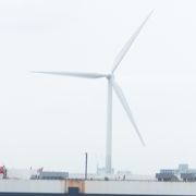 みなとみらい２１地区から海を見ていると見える風力発電所