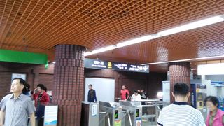 地下街の長い駅