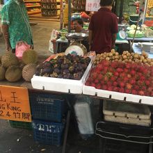 フルーツの屋台もありました。