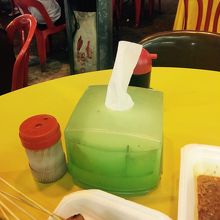 テーブルにちゃんとティッシュが置いてあるのがいいですね。