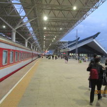 麗江駅に定刻に到着