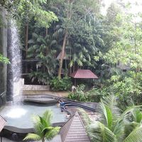 ホテルのプール