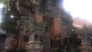 観光客でごった返し