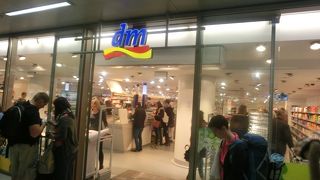 駅ナカショップで使い捨て傘を買った