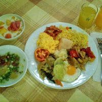 朝食はバイキング形式。まぁまぁですね。