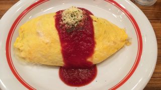 2階のフードコートにある